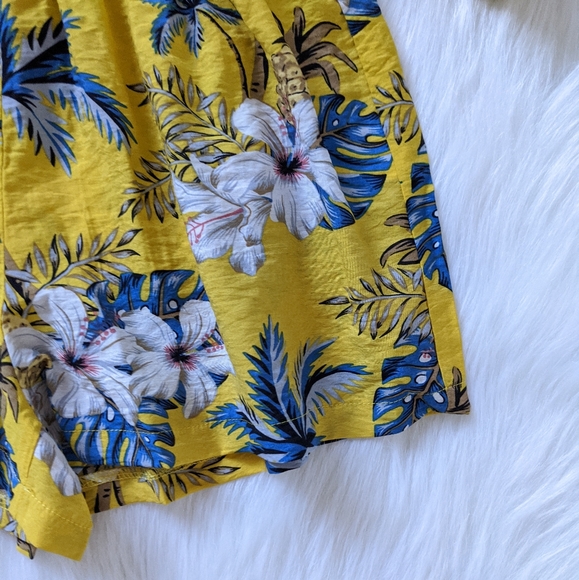 Yellow tropical print shorts with tie belt - Picture 4 of 5